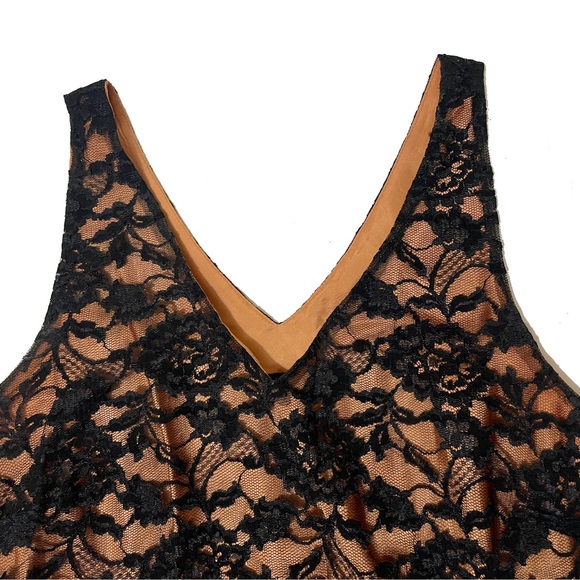 Tristan & Iseut Lace Dress - Picture 7 of 7